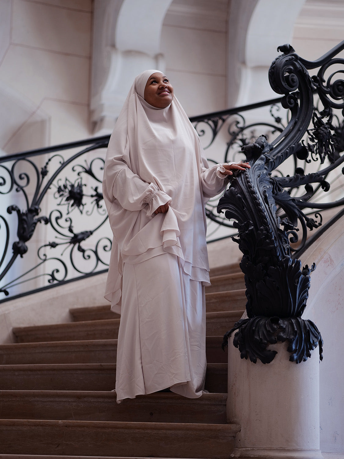Empress Chiffon Jilbab, Promenade