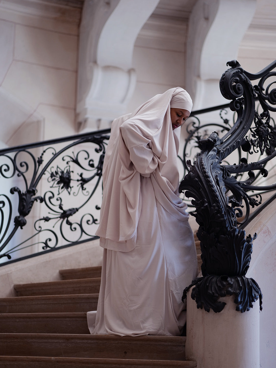 Empress Chiffon Jilbab, Promenade