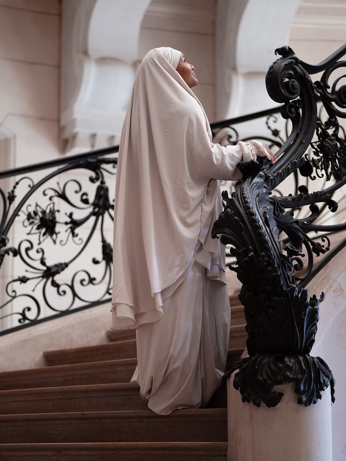Empress Chiffon Jilbab, Promenade