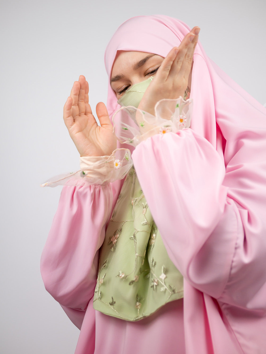 Diadem Chiffon and Tulle Niqab, Romance Novel