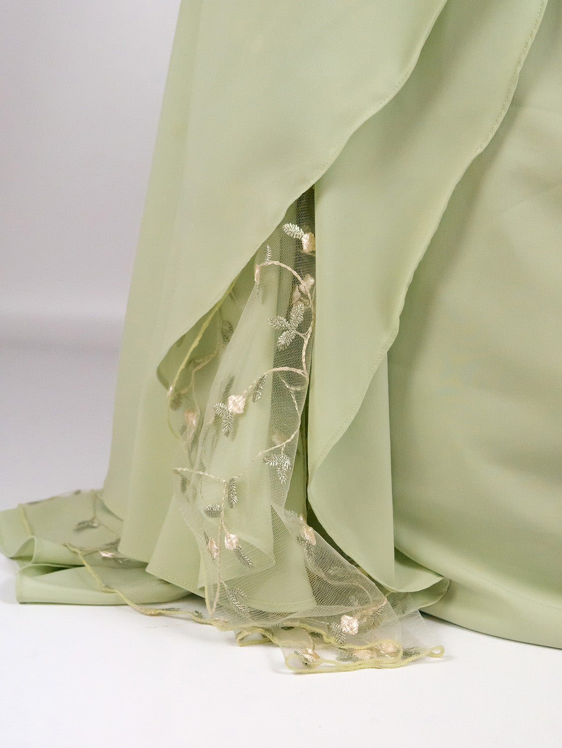 Lady Chiffon and Tulle Khimar, Romance Novel