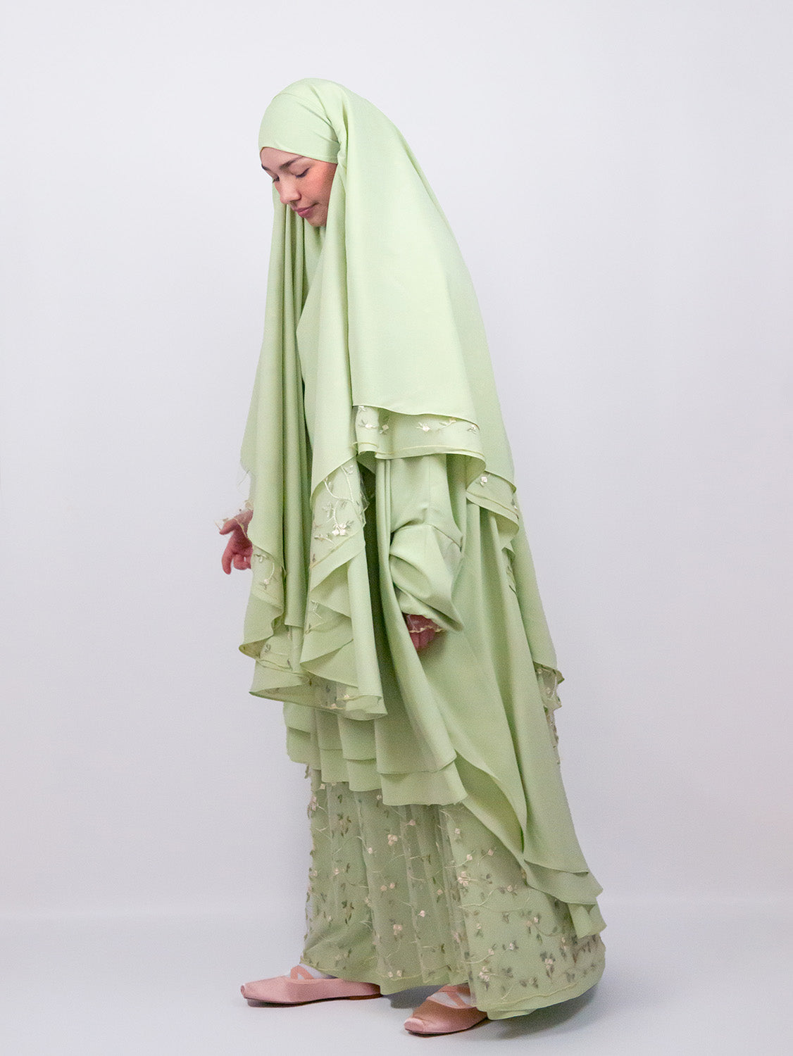 Princess Chiffon and Tulle Khimar, Romance Novel