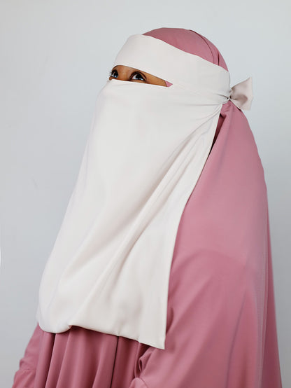 Crown Chiffon Niqab, Promenade